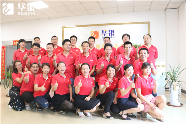 華銀壓鑄件加工的廠(chǎng)家員工合影